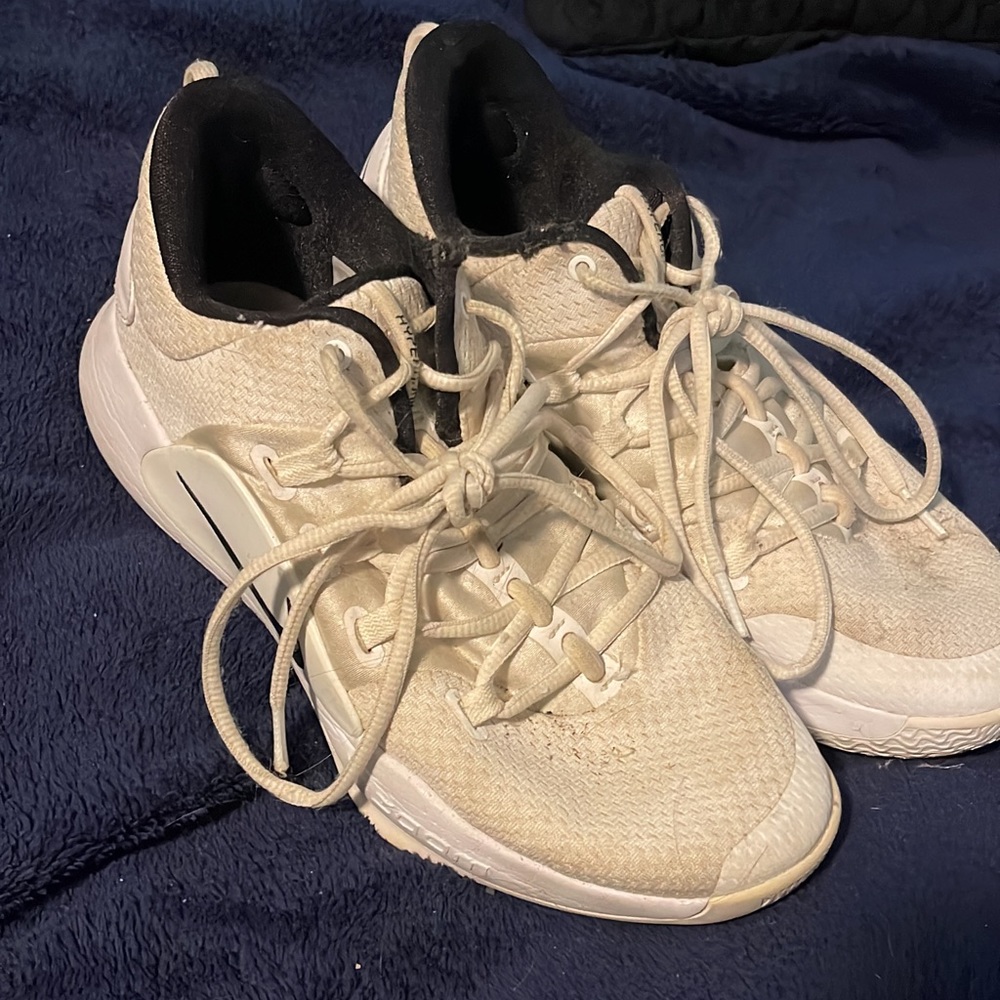 White nike hyperdunk basketball shoes for sale